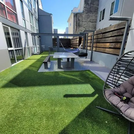 Xl Two Story Luxury Unit With Free Street Parking! Apartment